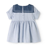 Kortærmet kjole med fin matroskrave og knapper bagpå