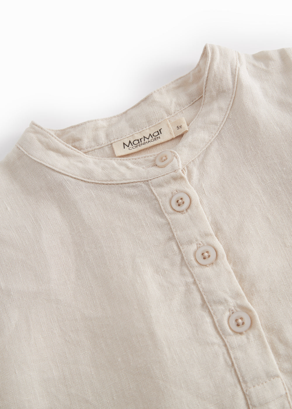 Beige langærmet skjorte til børn med kinakrave og knaplukning foran