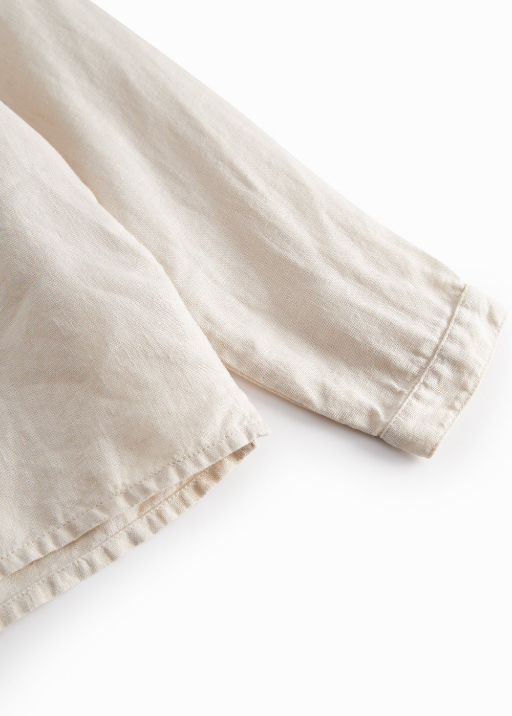 Beige langærmet skjorte til børn med kinakrave og knaplukning foran