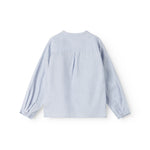 Lyseblå langærmet skjorte til børn med kinakrave og knaplukning foran