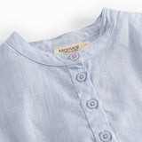 Lyseblå langærmet skjorte til børn med kinakrave og knaplukning foran