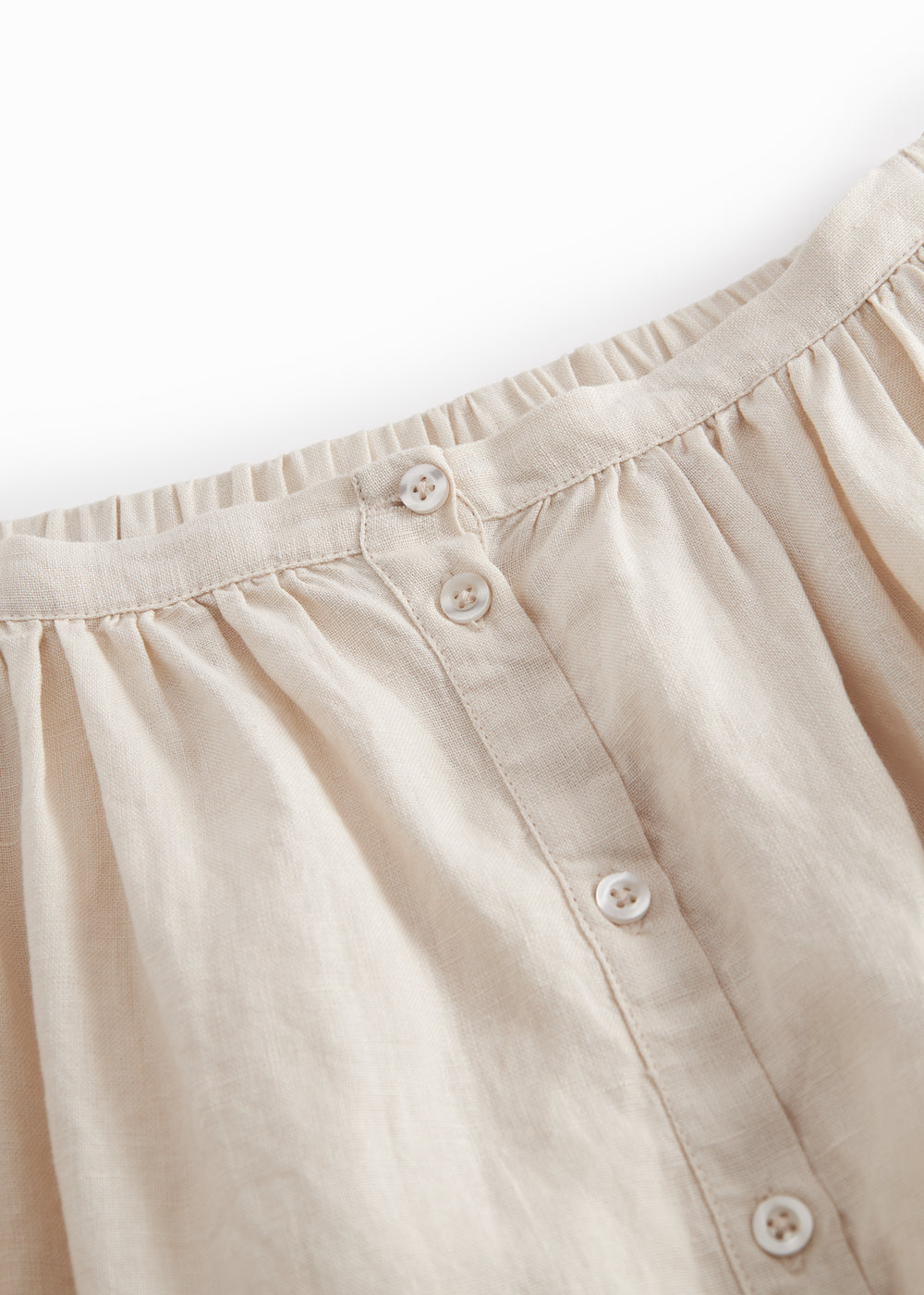 Beige nederdel til børn med sidelommer og knapper