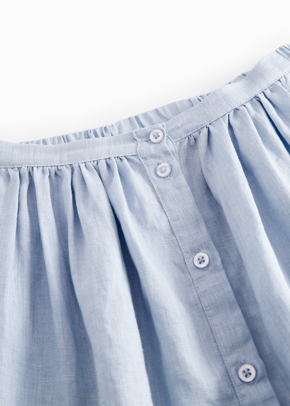 Lyseblå nederdel til børn med sidelommer og knapper