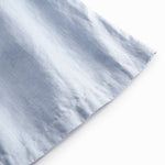 Lyseblå nederdel til børn med sidelommer og knapper