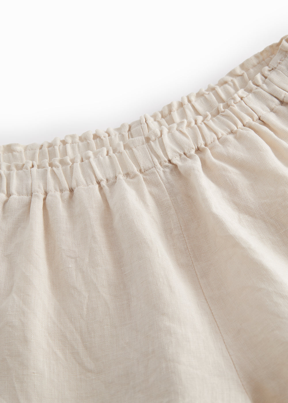 Beige shorts til børn med flæser og sidelommer