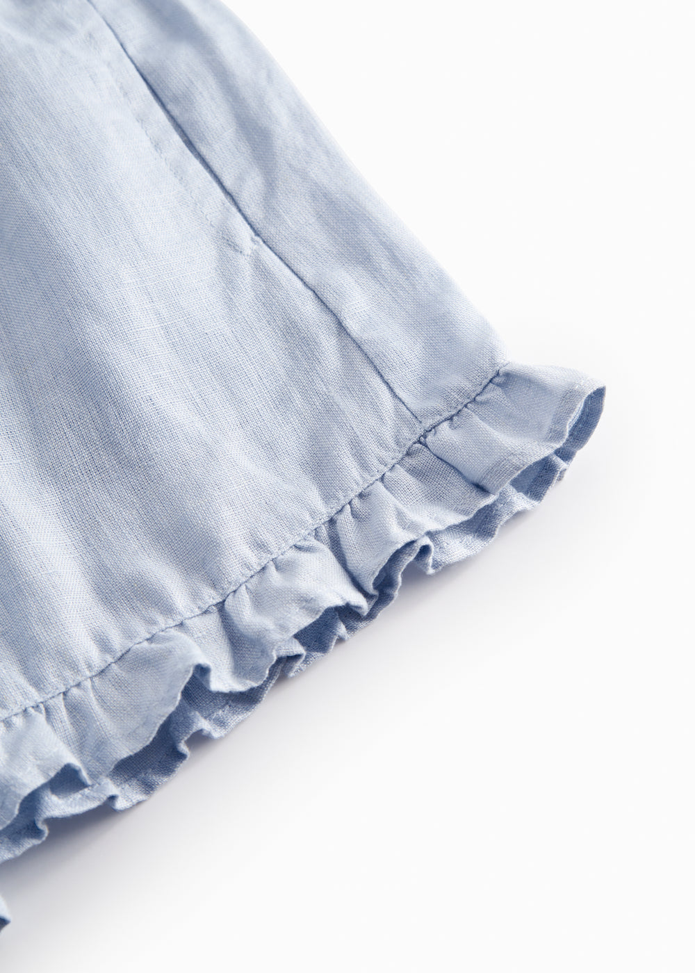 Lyseblå shorts til børn med flæser og sidelommer