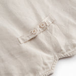 Beige vest til børn med knapper og lomme