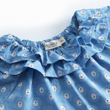 Blå babykjole med lange ærmer, flæsekrave og blomsterprint