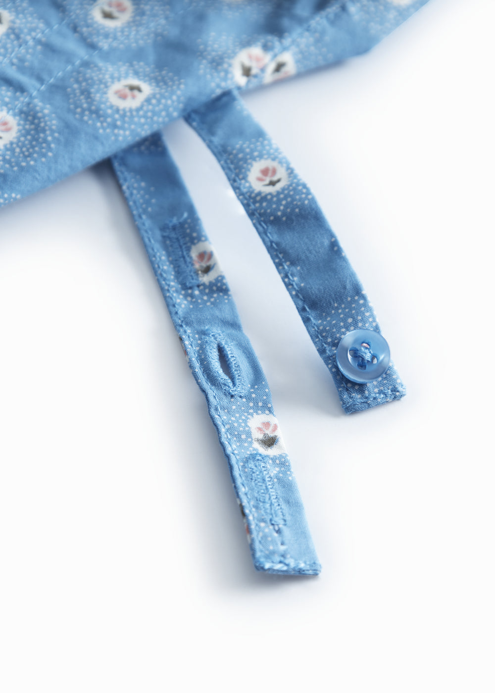 Blå solhat til baby med små blomster