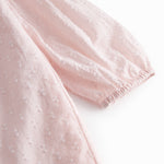 Lyserød børnekjole med lange ærmer og rynket hals