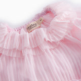 Lyserød langærmet baby kjole i plisseret tyl med flere lag
