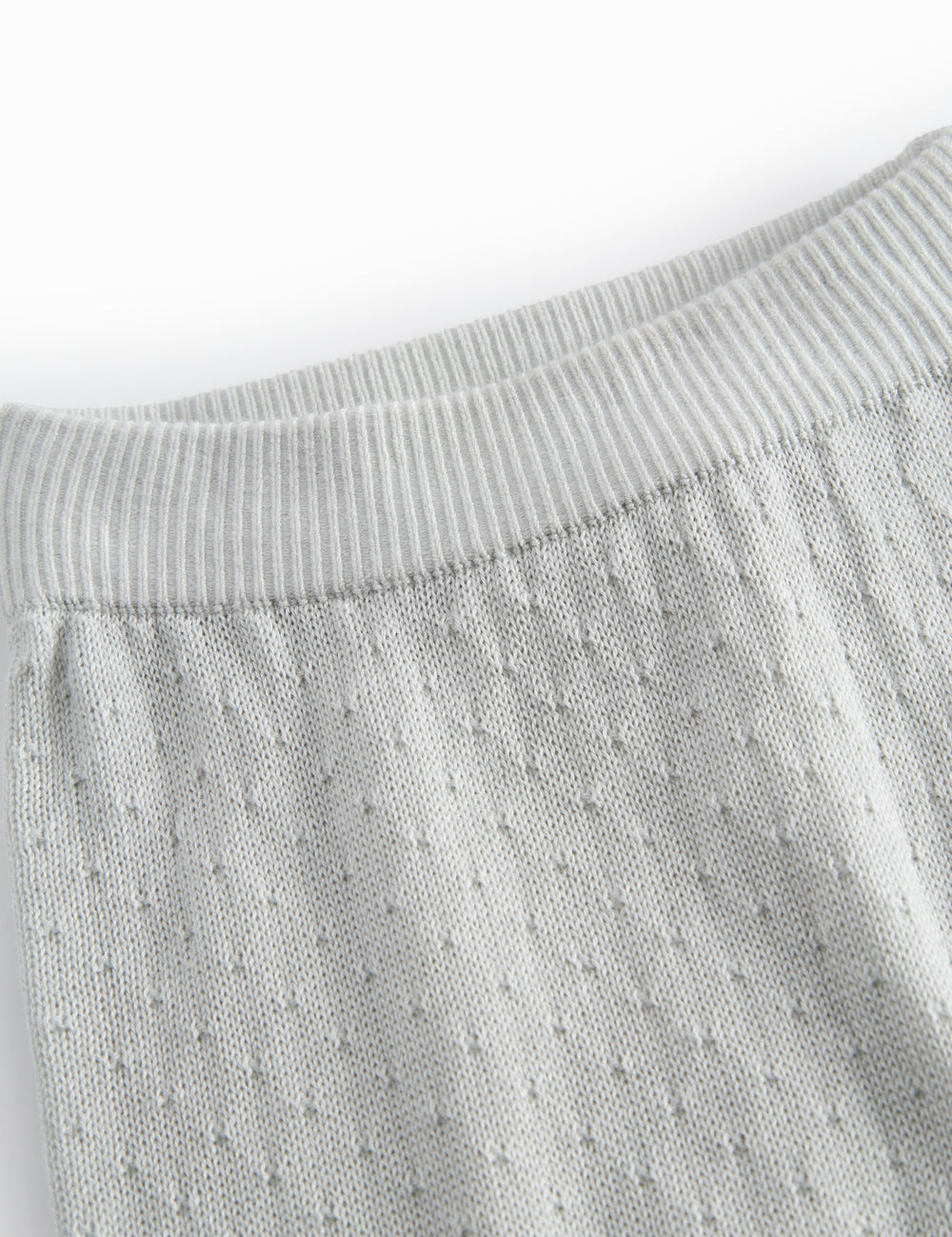 Lysegrøne baby strikbukser med fint hulmønster