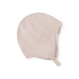 Strikket babyhjelm i lyserød med knaplukning