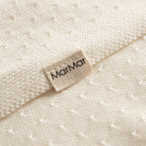 Hvid baby striktæppe med hulmønster