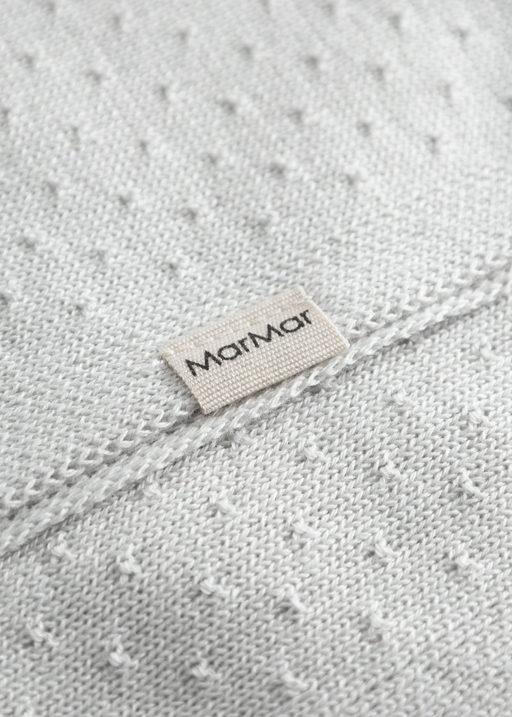 Lysegrøn baby striktæppe med hulmønster