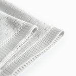 Lysegrøn baby striktæppe med hulmønster