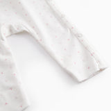 Hvid baby heldragt med  slå-om-lukning og små blomster