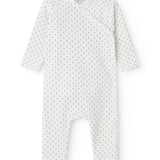 Hvid baby heldragt med  slå-om-lukning og et fint mønster