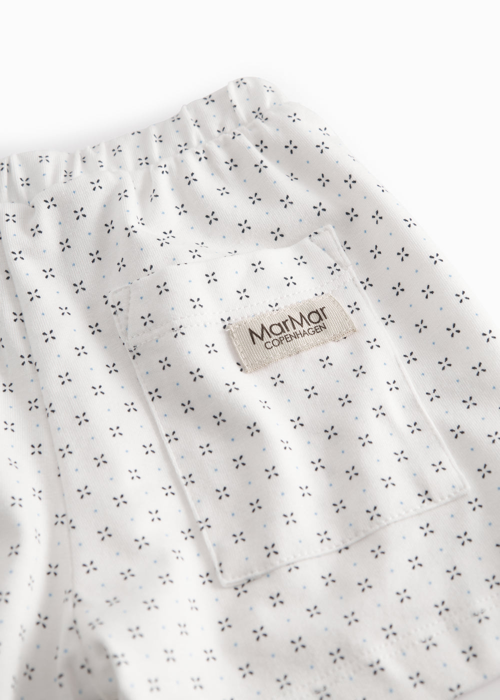 Hvide shorts med fint mønster til børn