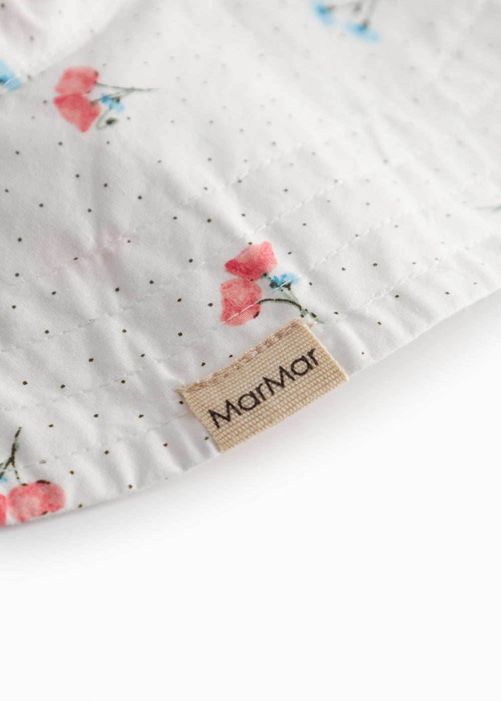 Hvid baby solhat med små blomsterprint