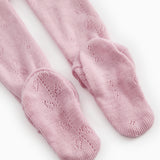 Strikbukser i soft berry-pink med ribbede foddele og fint hulmønster