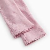 Babybukser i soft berry med elastisk kant nederst og blomstret jacquardmønster