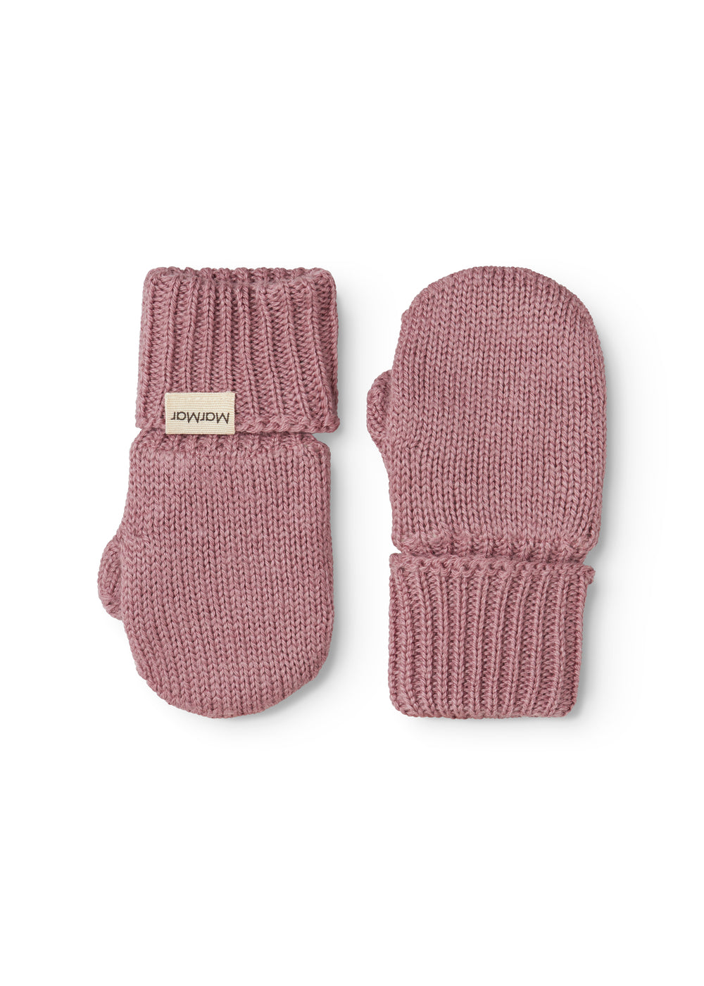 Par strikkede babyvanter i støvet rosa med ribkant og mærketap