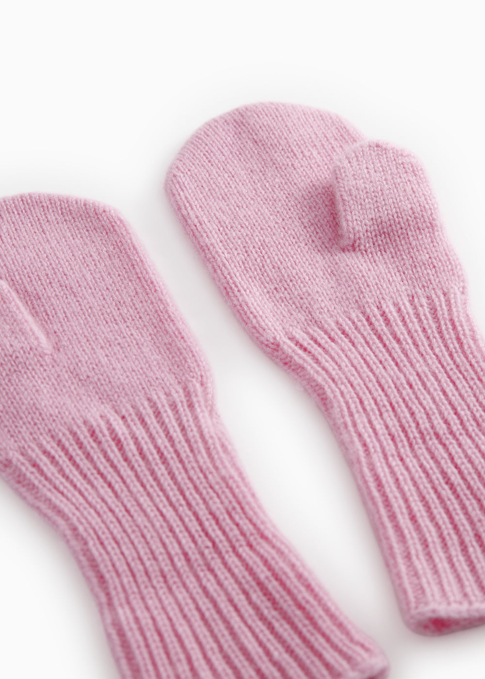 Babyluffer i rosa strik med ribkant og tommelafslutning