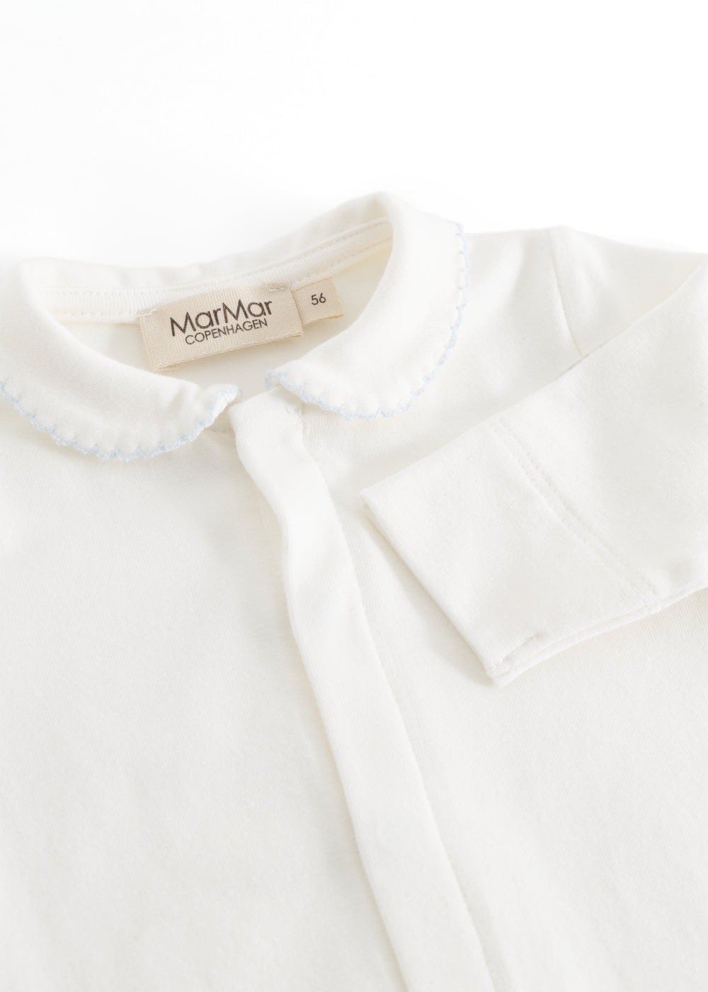 Ricci heldragt i lys off-white med picotkantet krave og knapdetalje ved halsen