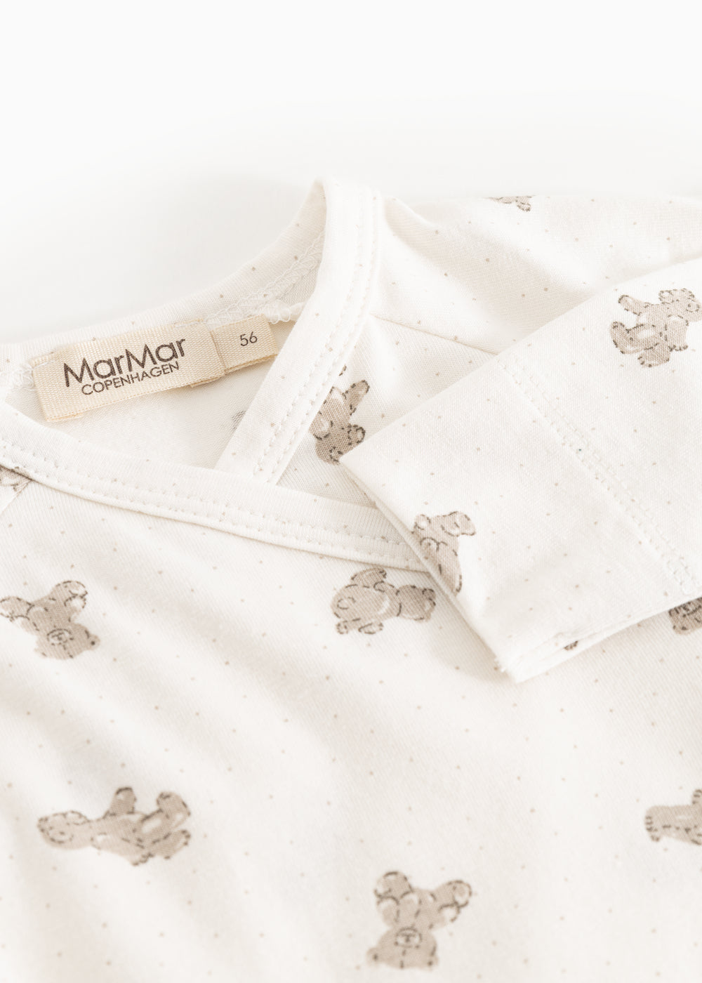 Hvid bodystocking med teddybjørnprint og MarMar-mærke ved halsen