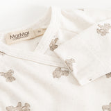 Hvid bodystocking med teddybjørnprint og MarMar-mærke ved halsen