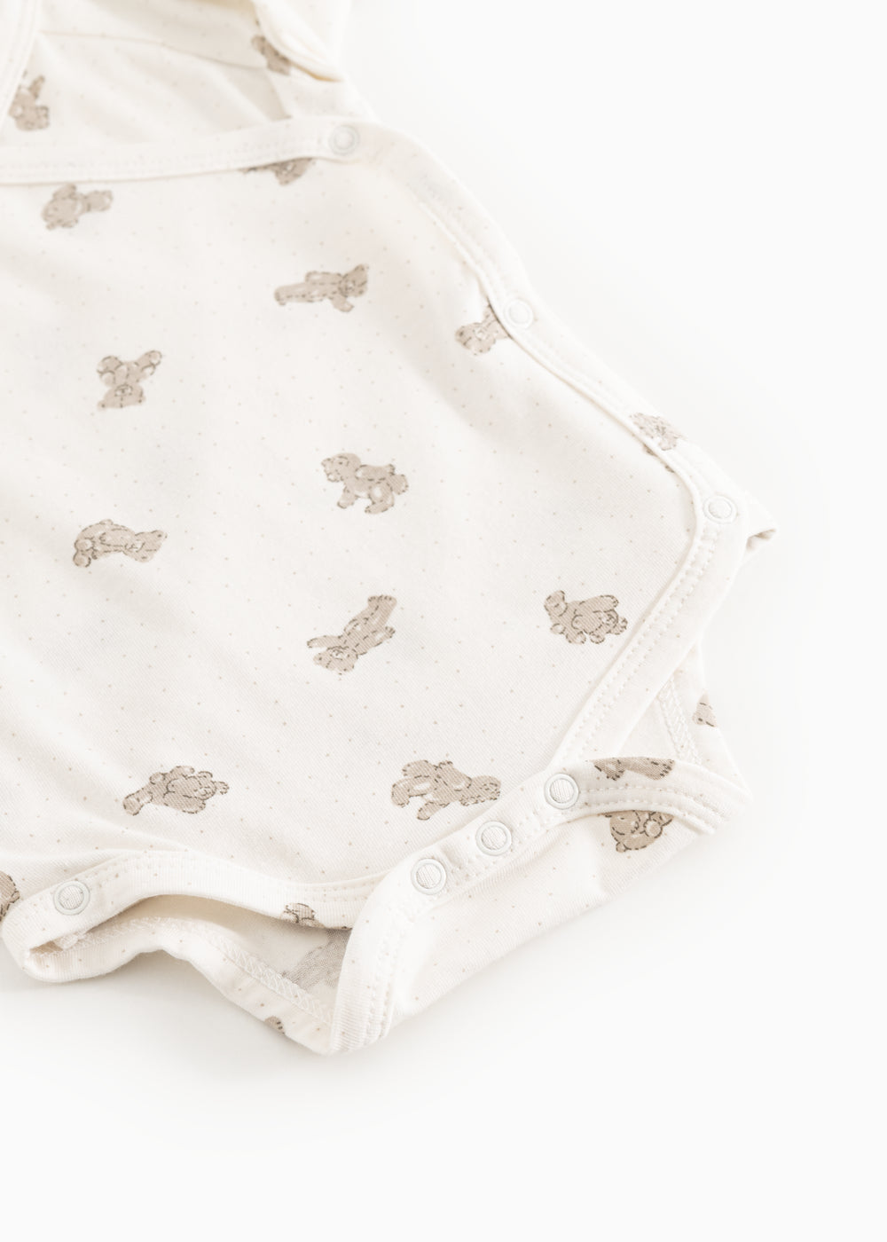Hvid bodystocking med beige teddybjørne og trykknapper i skridtet
