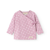 Lyserød bluse med lange ærmer, blomsterprint og slå-om lukning med bindebånd
