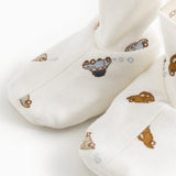 Hvide babybooties med bilprint på sokke-lignende overdel