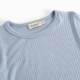 Lyseblå langærmet t-shirt med ribbet mønster og rund halsudskæring