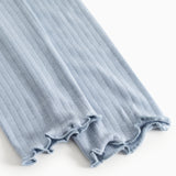 Lyseblå leggings med ribbet kant og frynset benafslutning.
