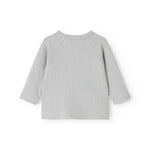 Lysegrå ribstrikket bluse med rund hals og lange ærmer