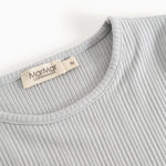 Lysgrå T-shirt med rund halsudskæring og MarMar Copenhagen-mærke