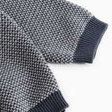 Strikket cardigan-ærme med ribkant og struktureret blå/grå mønster