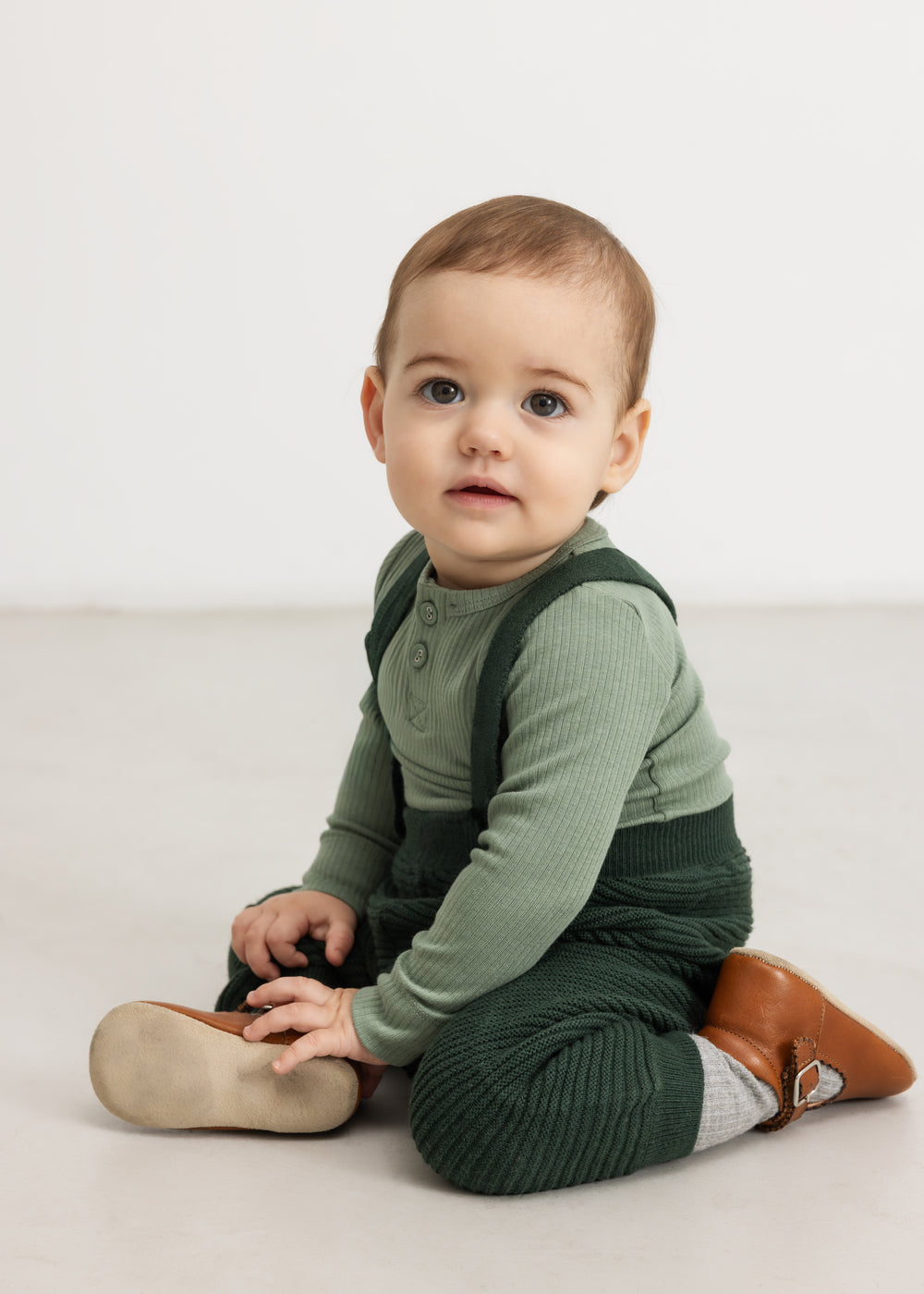 Perrin strikbukser junglegrøn på barn med seler