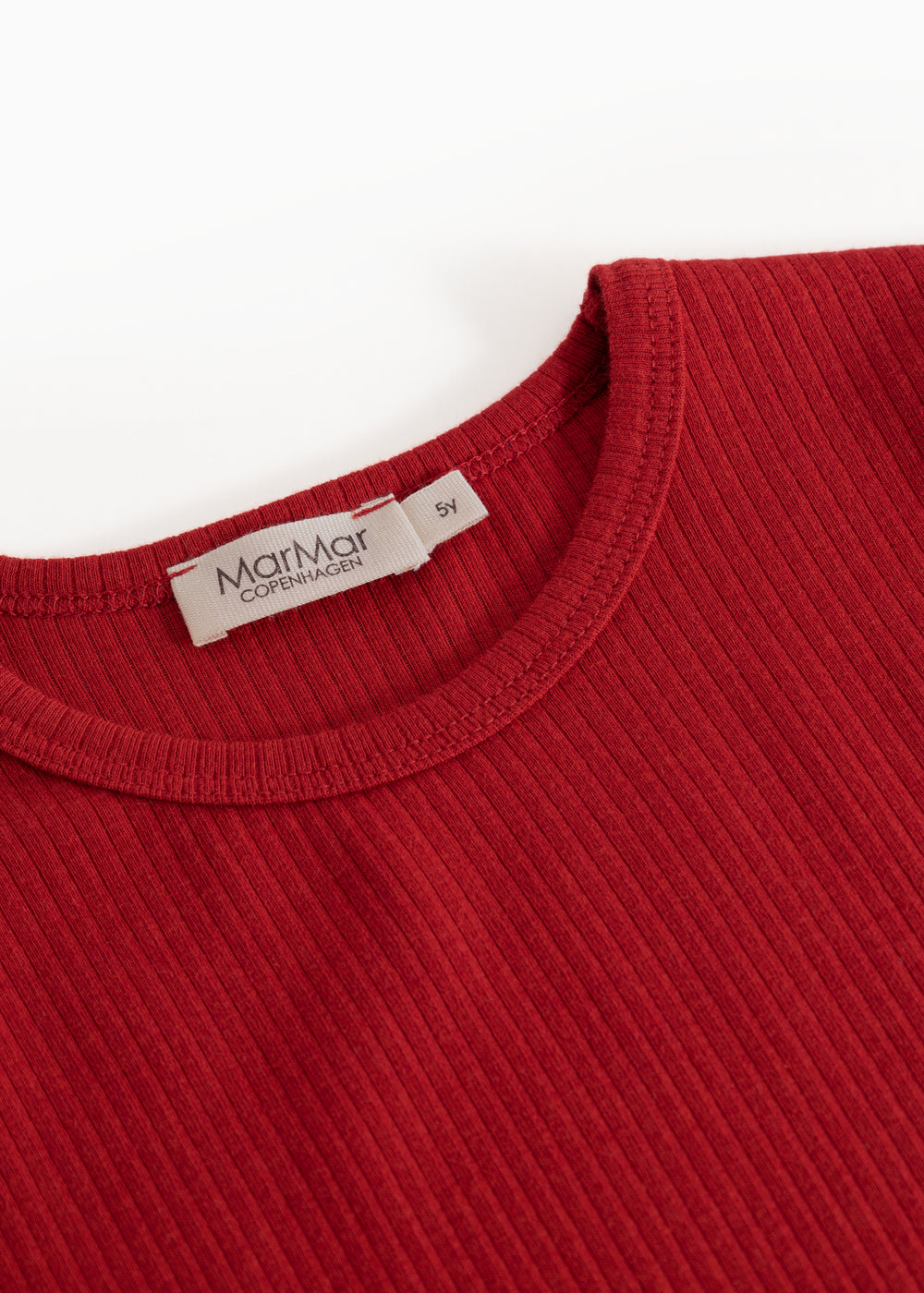 Rød langærmet T-shirt med rund hals og indvendigt mærke