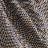 Houndstooth-kjole med brun-blå ternstof (nærbillede)