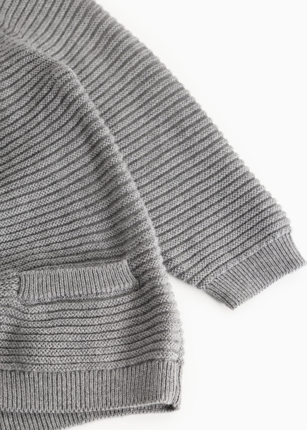 Grå meleret strikket cardigan med ribkant ved ærme og forneden