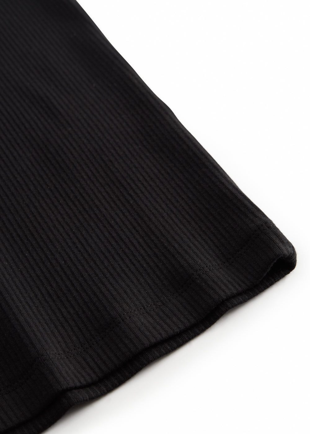 Ribbet sort tanktop til kvinder