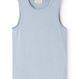 Lyseblå tanktop med rund halsudskæring og ærmeløs pasform