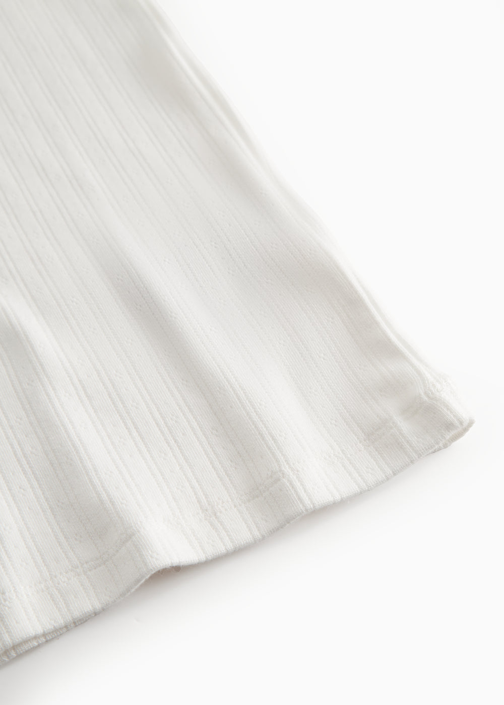 Hvid kortærmet pointelle t-shirt til kvinder