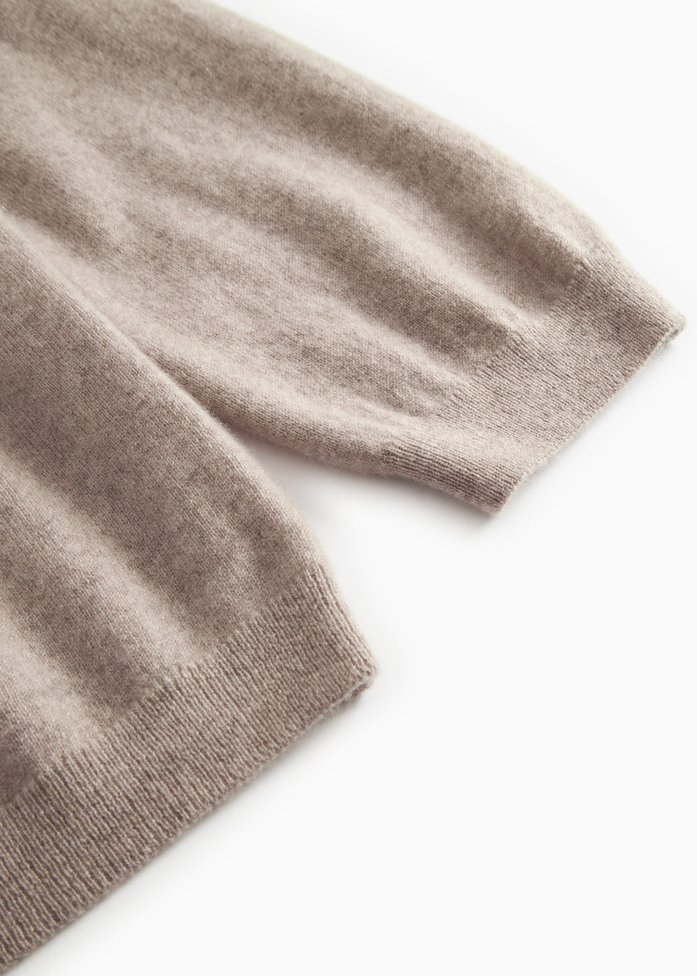 Strikket manchet og nederkant på gråmeleret cardigan med ribkant