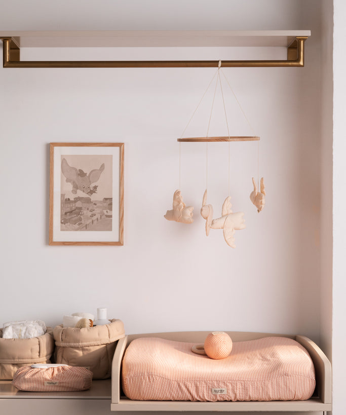 Uro med træring og søde fugle figurer